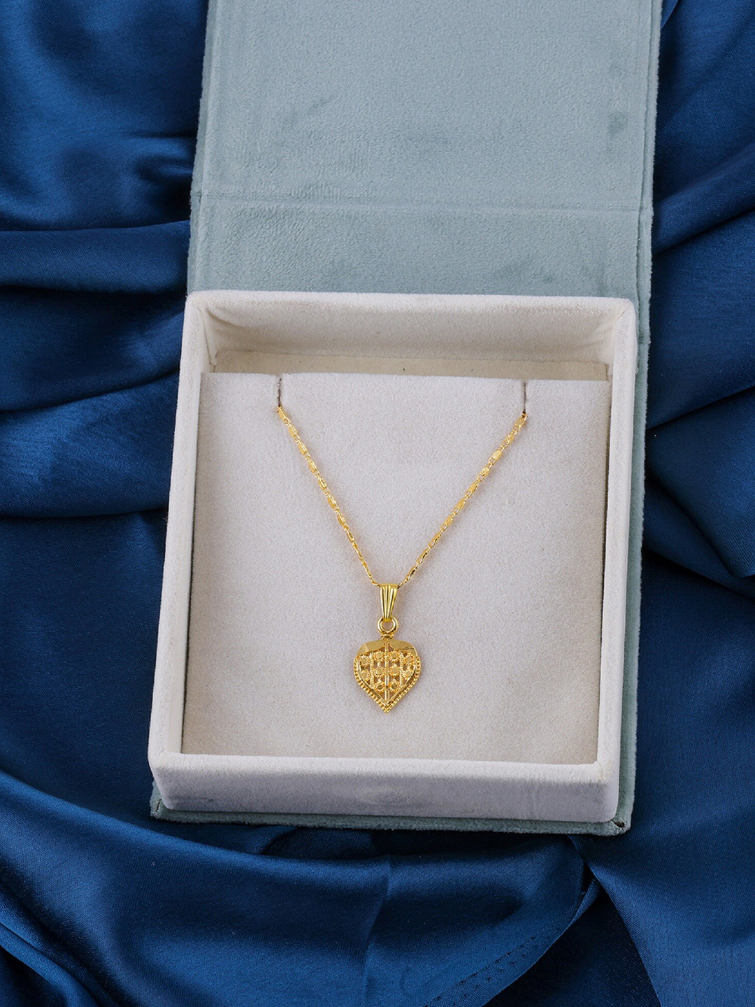 DressBerry Gold Toned Gold Plated Artificial Stones Chain & Pendant