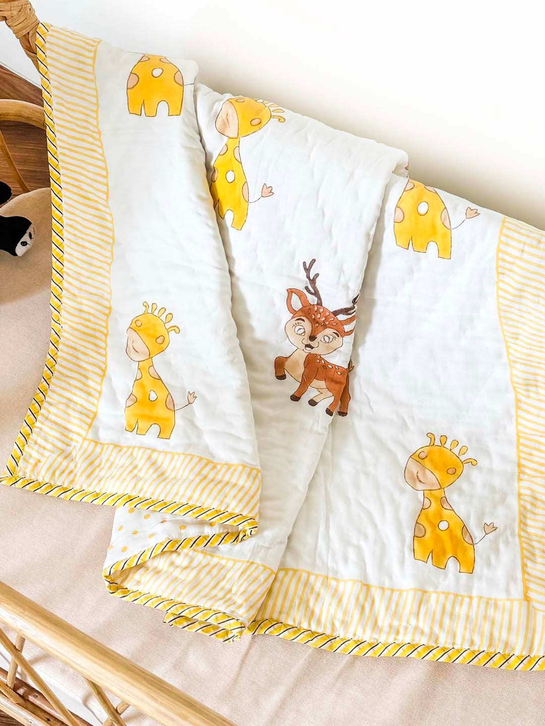 KICKS & CRAWL White & Yellow Cotton 200 GSM Animals Quilted Single Bed Thick Blanket