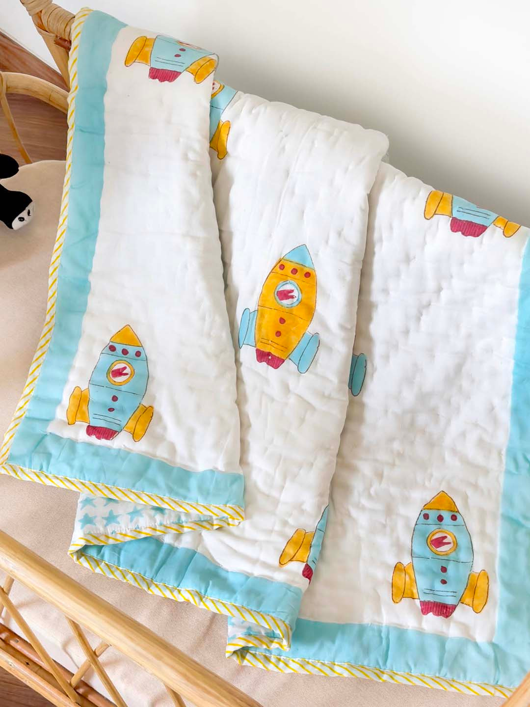 KICKS & CRAWL White & Blue Cotton 200 GSM Sky Rocket Quilted Single Bed Thick Blanket