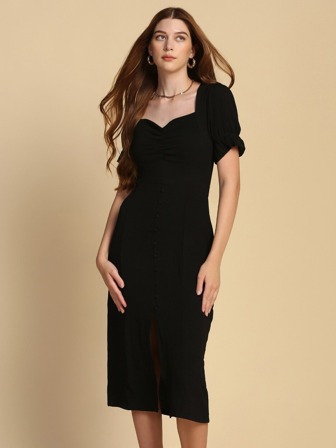 STARIN Sweetheart Neck Gathered Bodycon Midi Dress