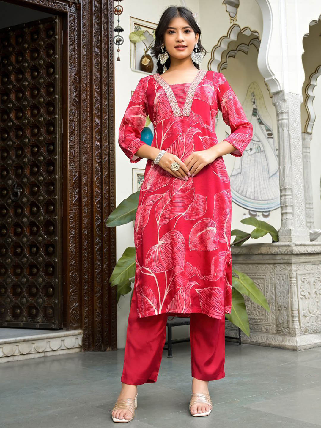 Varanga V-Neck Thread & Sequins Embellished Straight Kurta With Trouser & Chiffon Dupatta