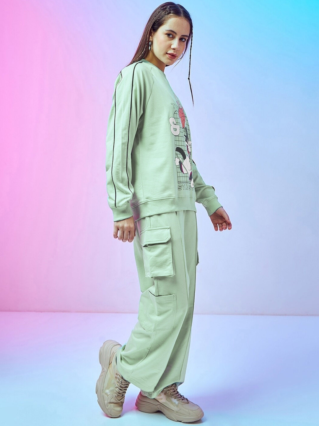 Bewakoof Looney Tunes Merchandise Graphic Printed Sweatshirt & Trousers