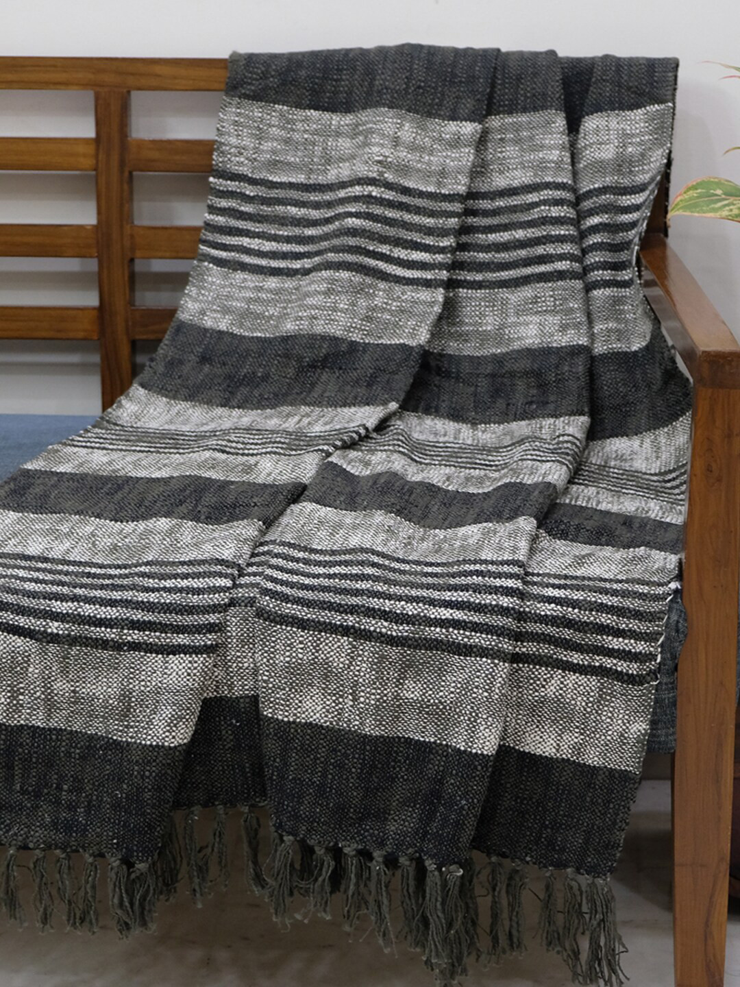 DESIGN GAATHA Black & Grey Striped Cotton Throws
