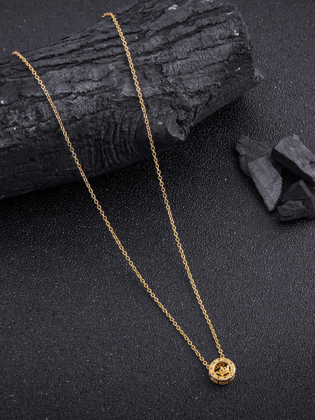 DressBerry Gold-Plated King Taj-Shaped Stone-Studded Pendant & Chain