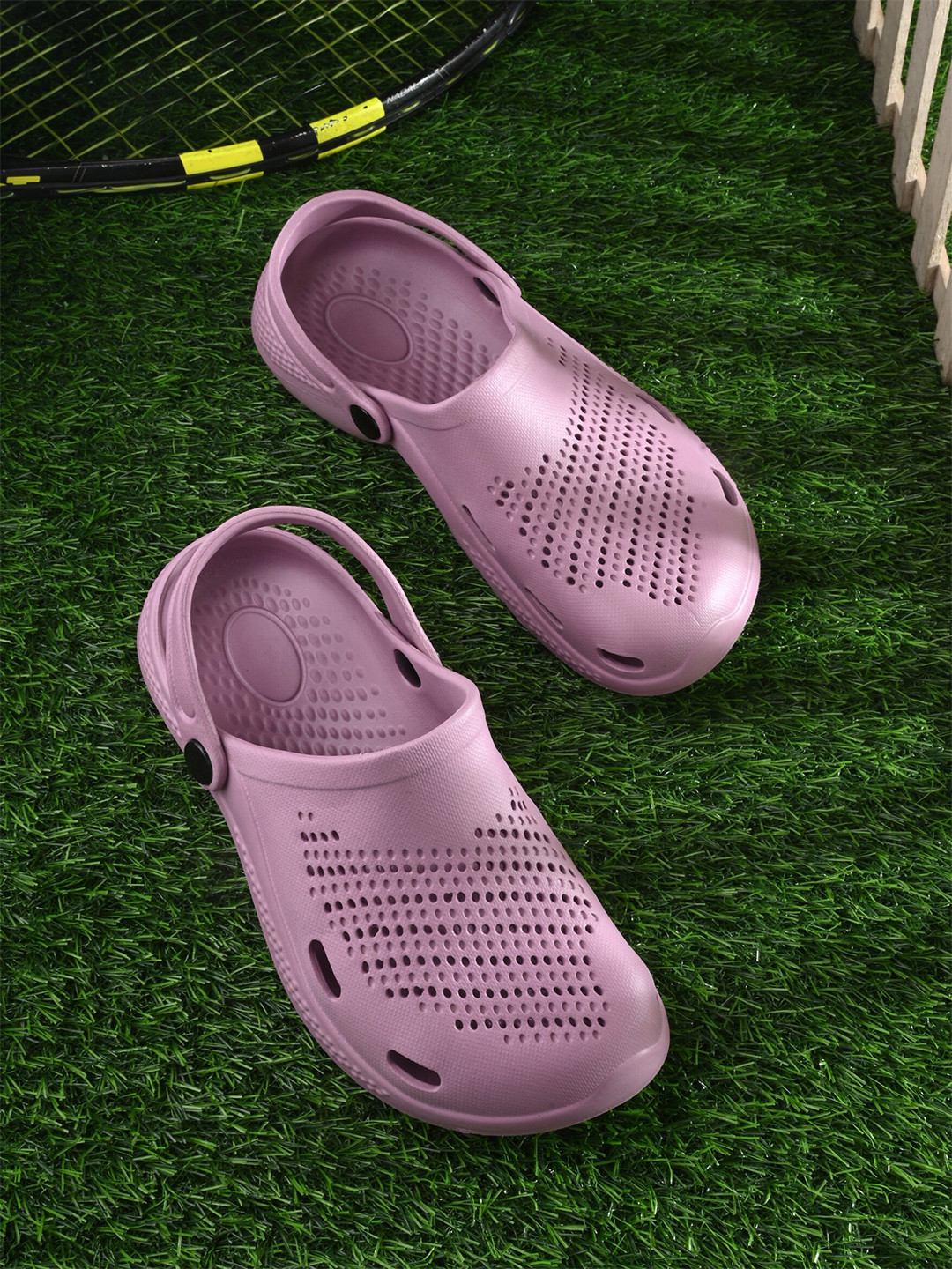 AfroJack Women Textured Croslite Clogs