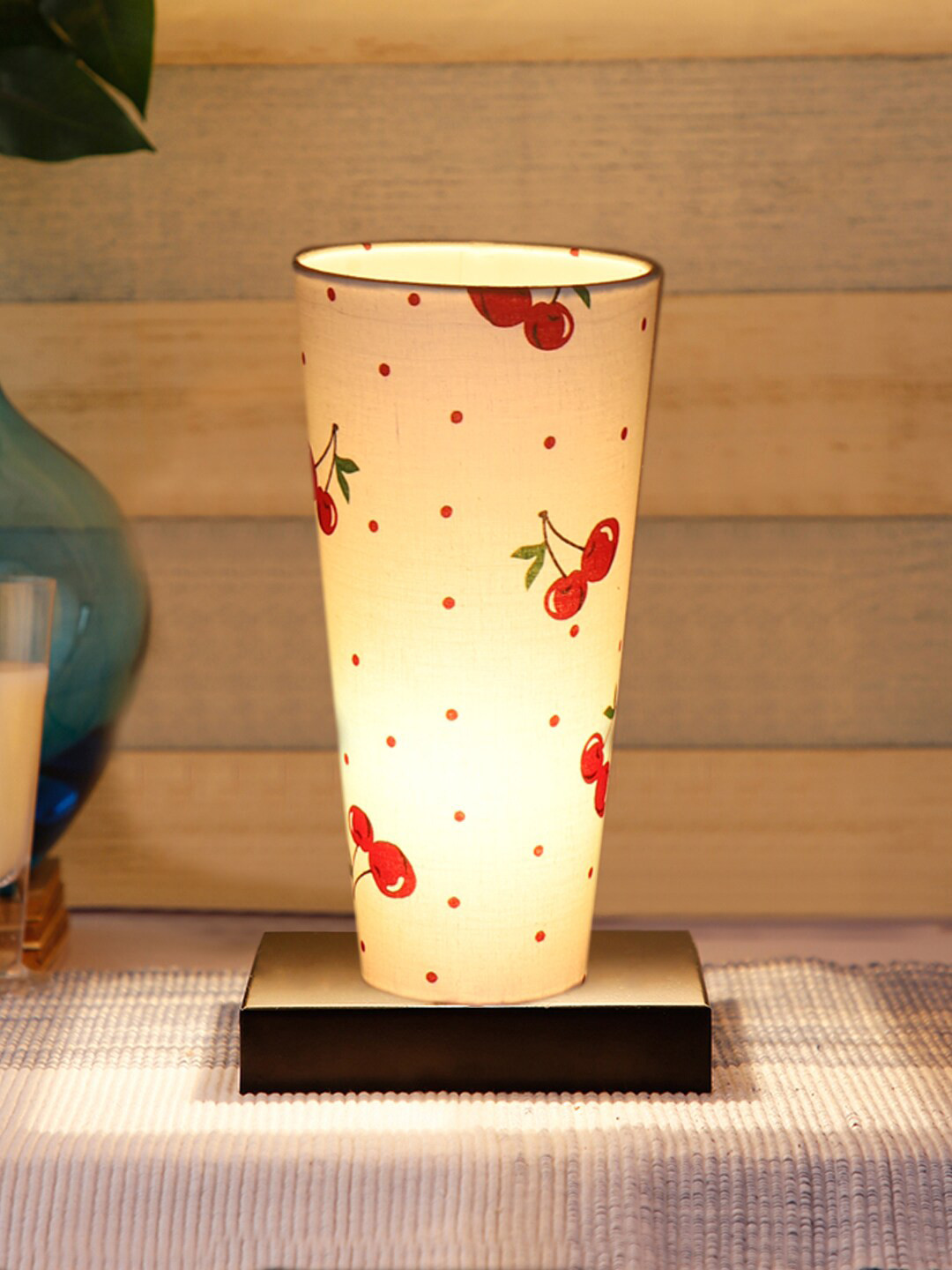 Devansh White and Red cotton lamp with Square Black wooden base Table Lamps