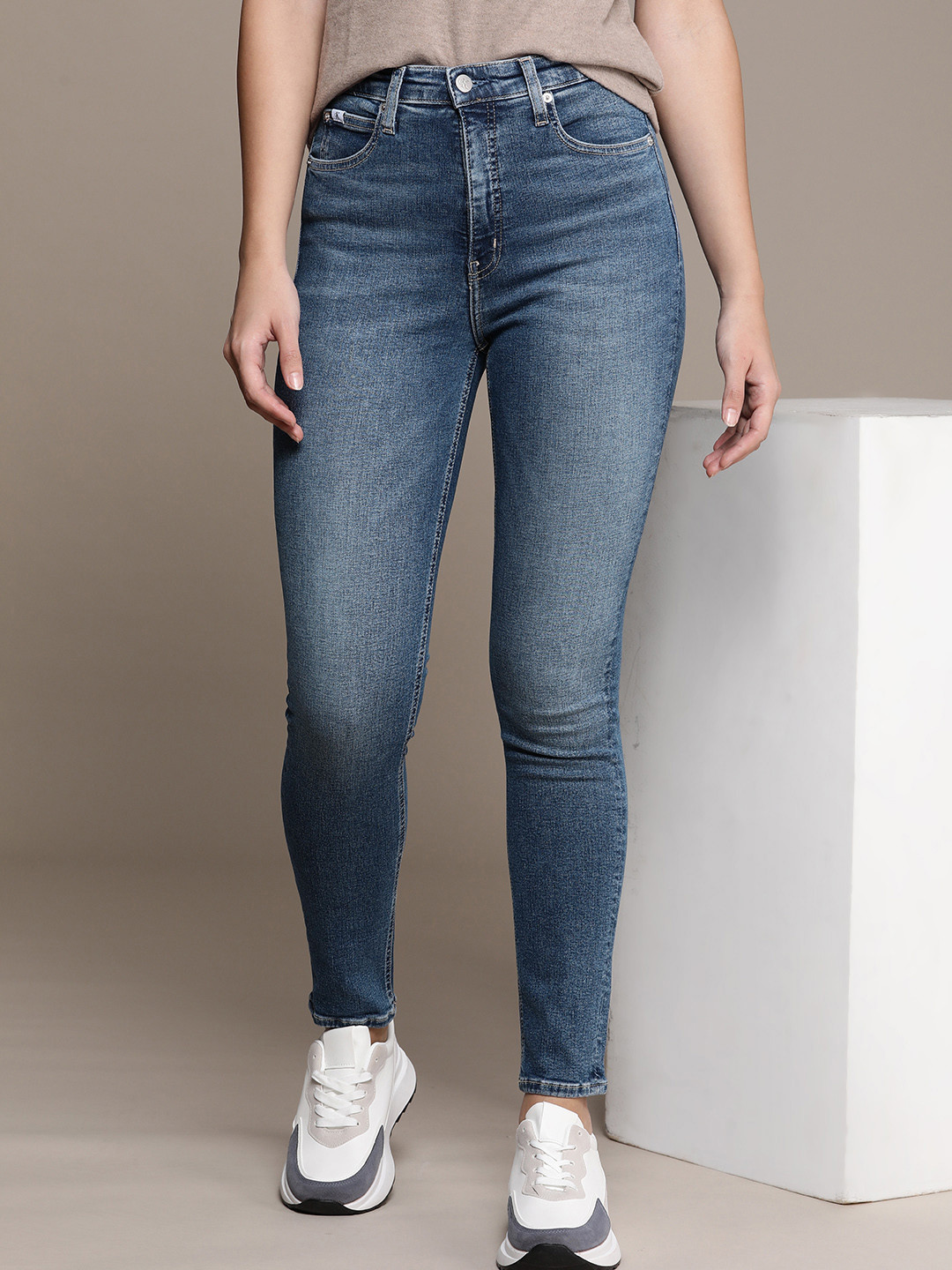 Calvin Klein Jeans Women Skinny Fit High-Rise Light Fade Stretchable Jeans
