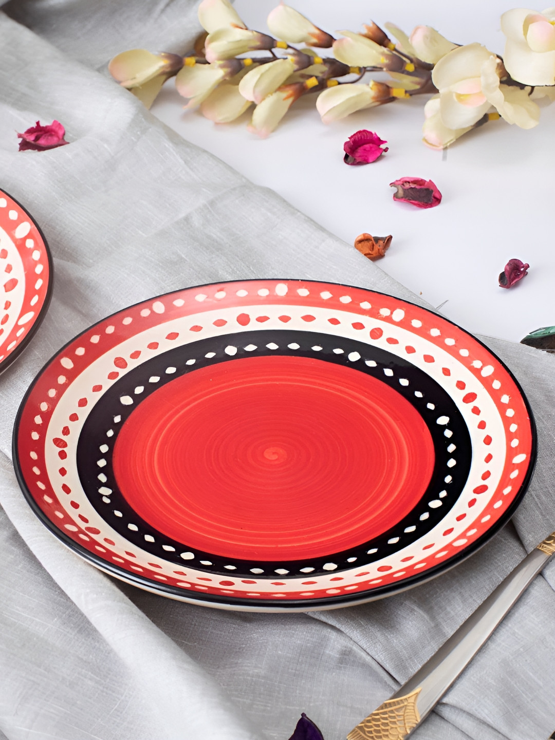 caffeine Black & Red 6 Pieces Geometric Print Ceramic Microwave Safe Dinner Plates