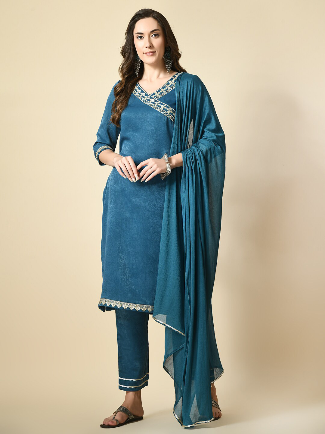 Meesan Embroidered Velvet Kurta Set