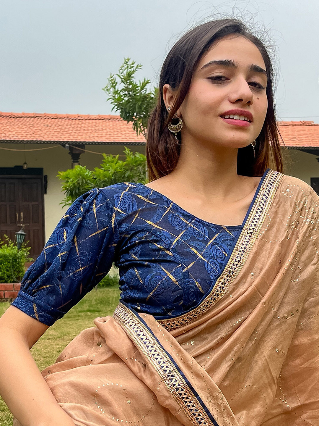 Bindigasm's Advi Embellished Puff Sleeves Stretchable Jacquard Saree Blouse