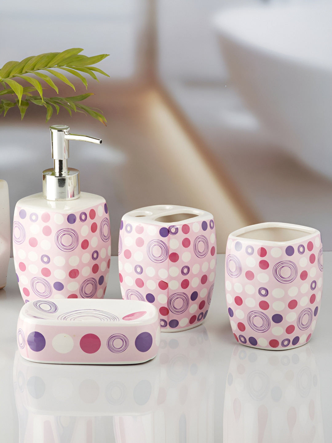 Kookee  Pink & Red 4-Pcs Geometric Ceramic Bath Accessories Set