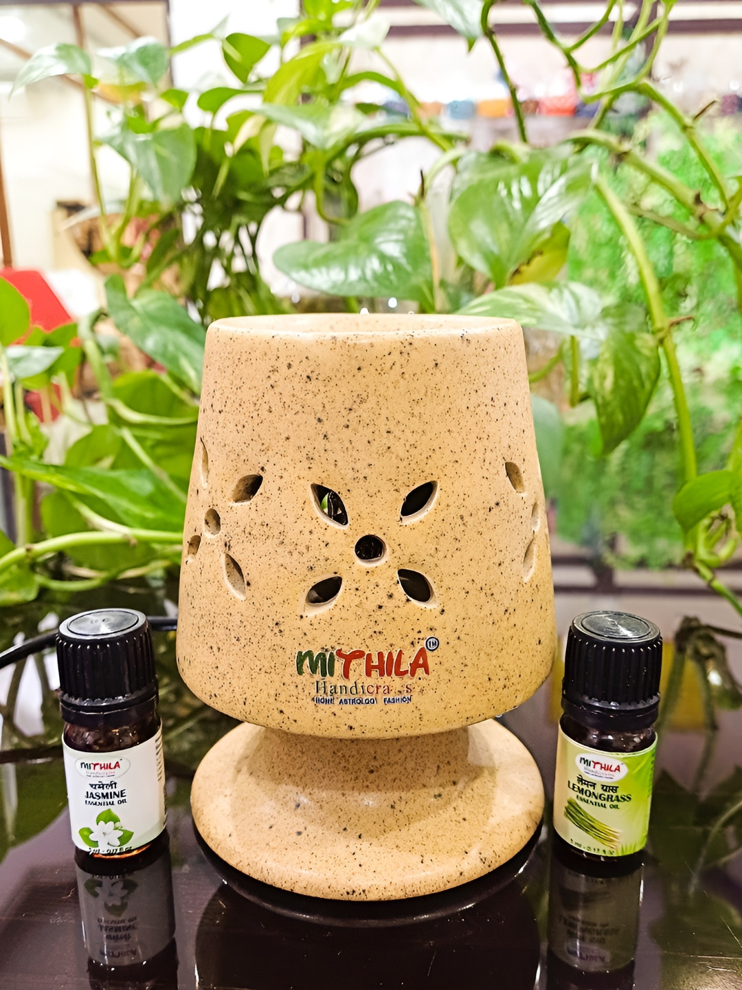 MITHILA Handicrafts Eelectric Ceramic Lamp Diffuser With Aroma Oil