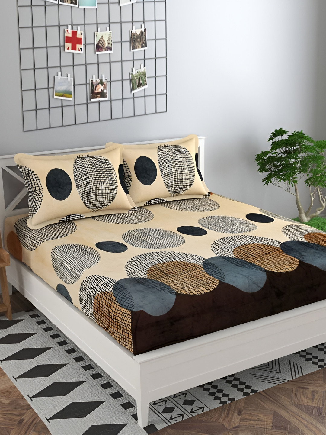 Temoli Black & Brown Geometric 260 TC Woollen King Bedsheet with 2 Pillow Covers