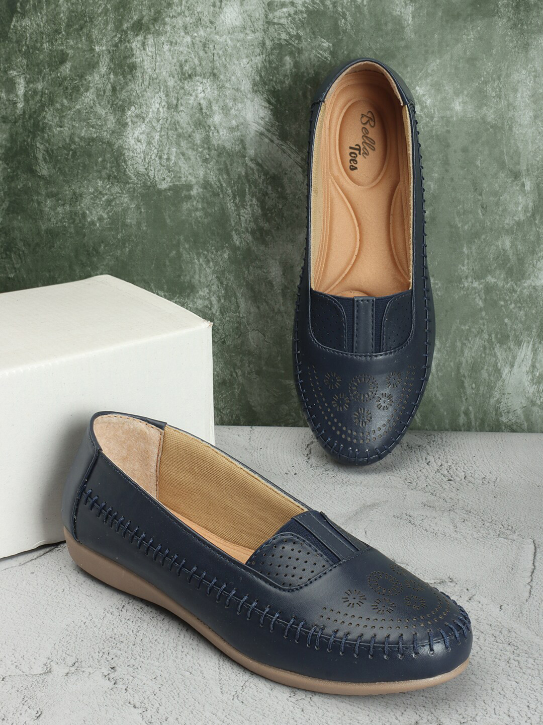 Bella Toes Women Textured Lightweight Loafers With Laser Cuts