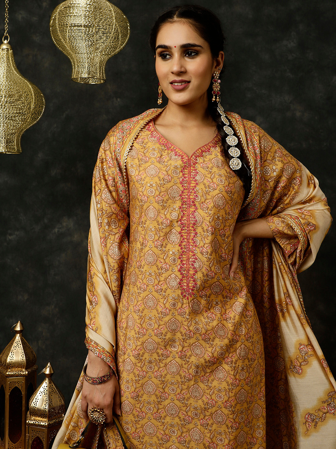 Jaipur Kurti Foil Printed Kurta With Pants And Dupatta