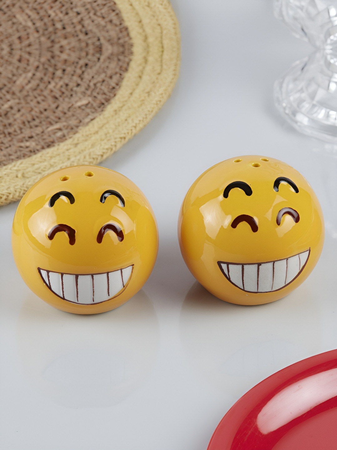 Kookee Yellow 2 Pieces Salt Pepper Containers Wit Tray