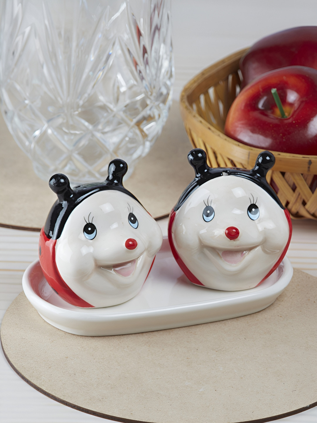 Kookee White & Red 2 Pieces Lady Bug Design Salt & Pepper Shakers