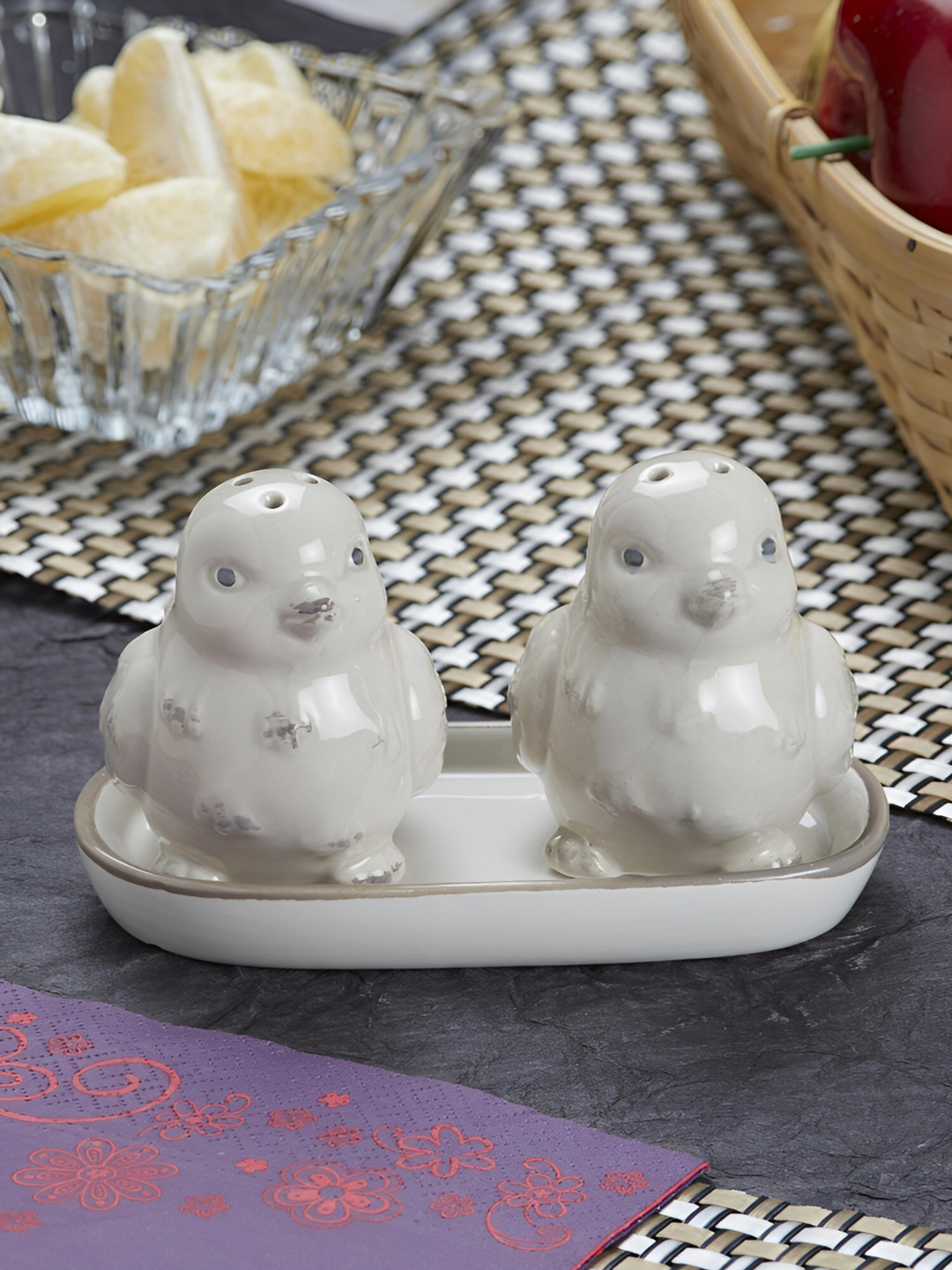 Kookee Grey 2 Pieces Printed Salt & Pepper Shaker With Tray
