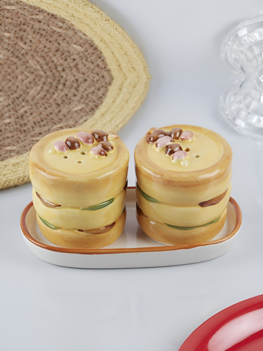 Kookee Beige 2 Pieces Patterned Ceramic Salt Pepper Containers With Tray