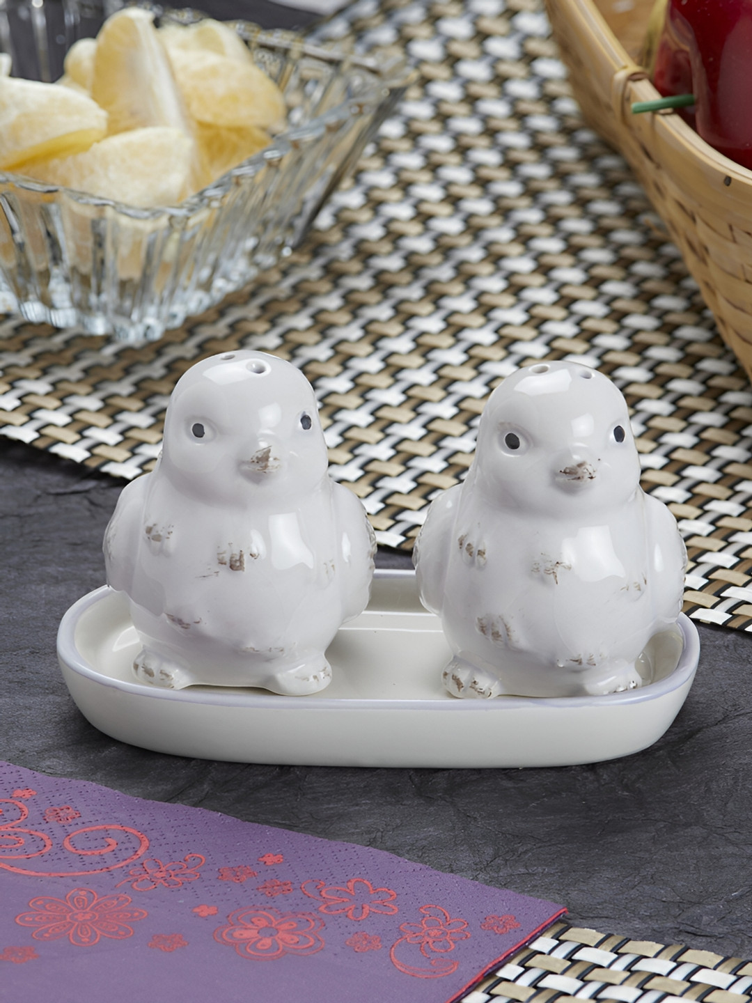 Kookee White & Grey 2 Pieces Printed Salt & Pepper Shaker With Tray