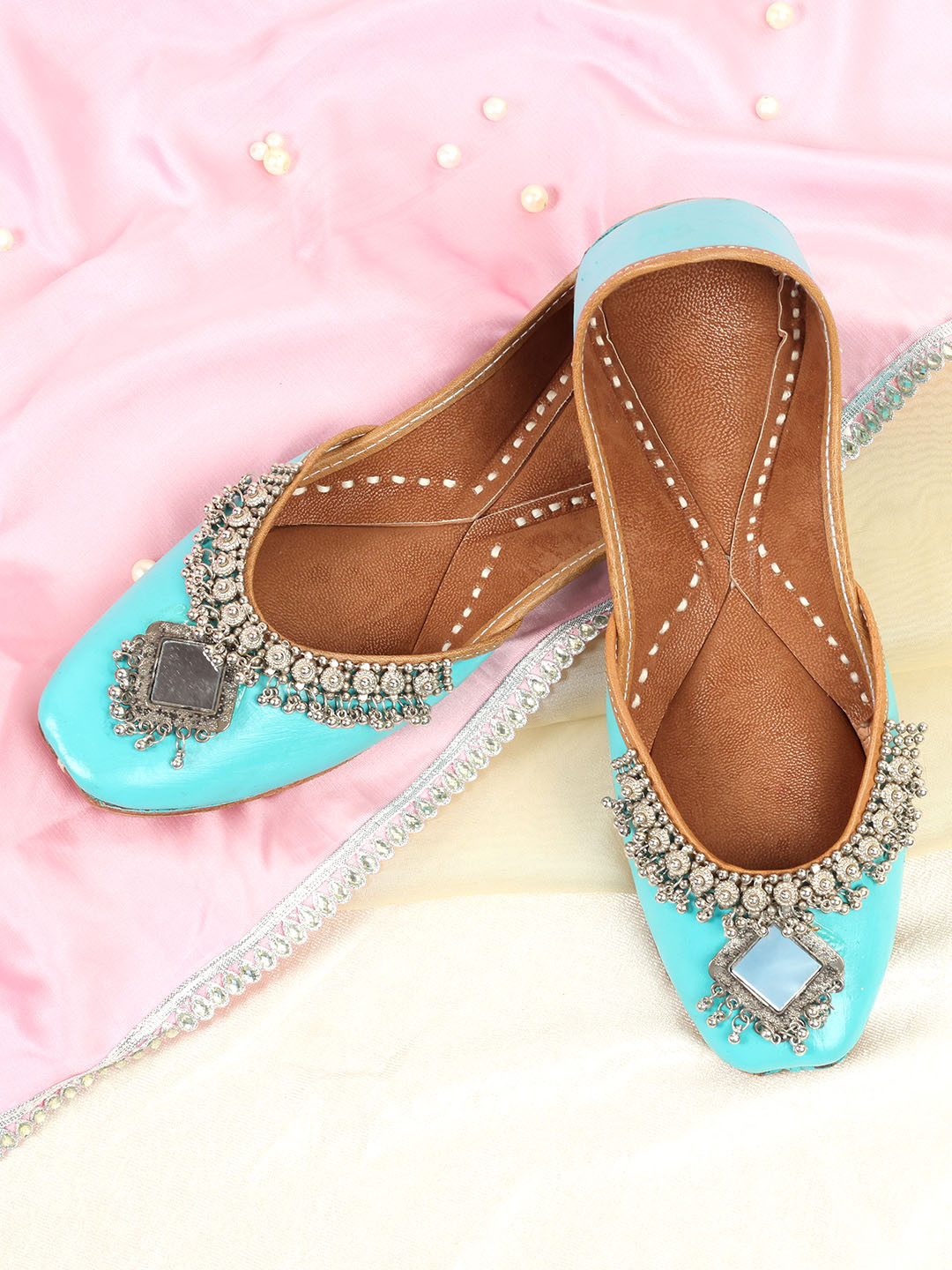 PehnawaCraft Ethnic Oxidised Embellished Leather Square Toe Mojaris