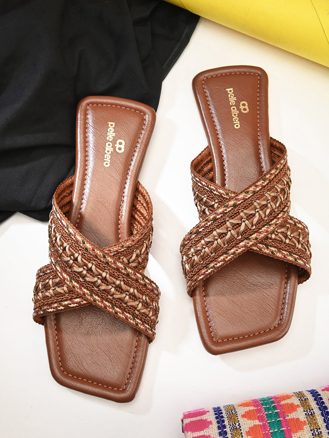 pelle albero Cross Strap Textured Leather Open Toe Flats