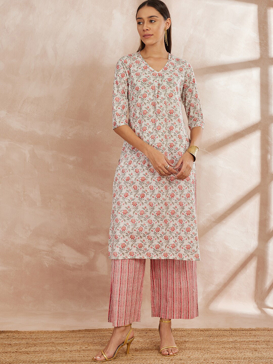 all about you White Floral Printed Regular Pure Cotton Kurta With Palazzos