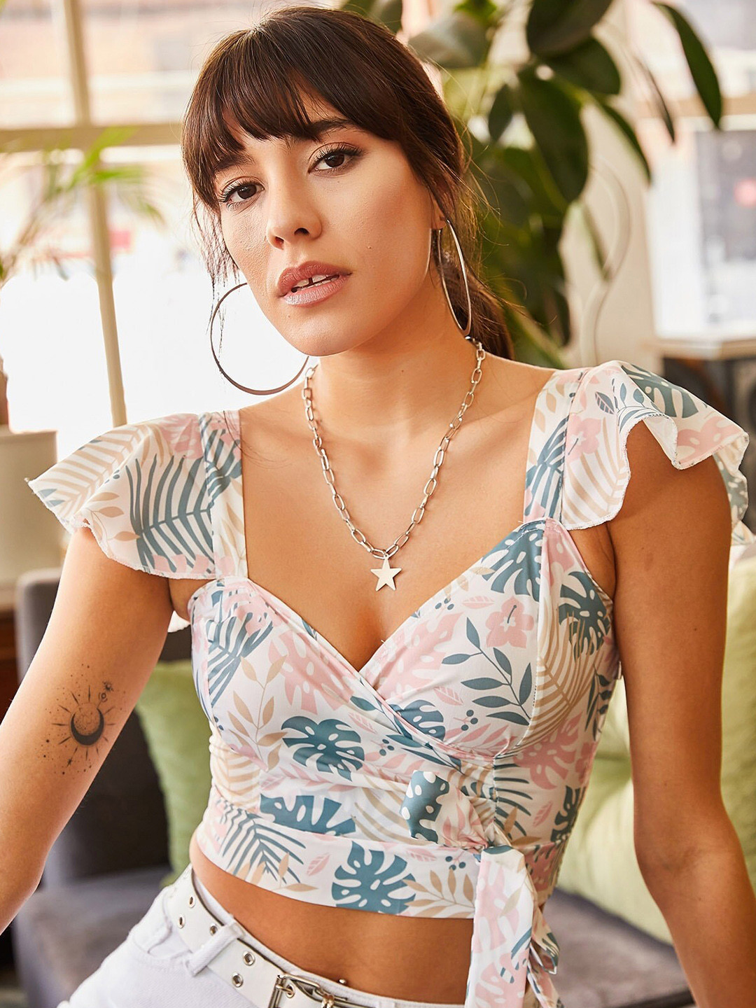 Olalook Tropical Printed Sweetheart Neck Flutter Sleeves Wrap Crop Top