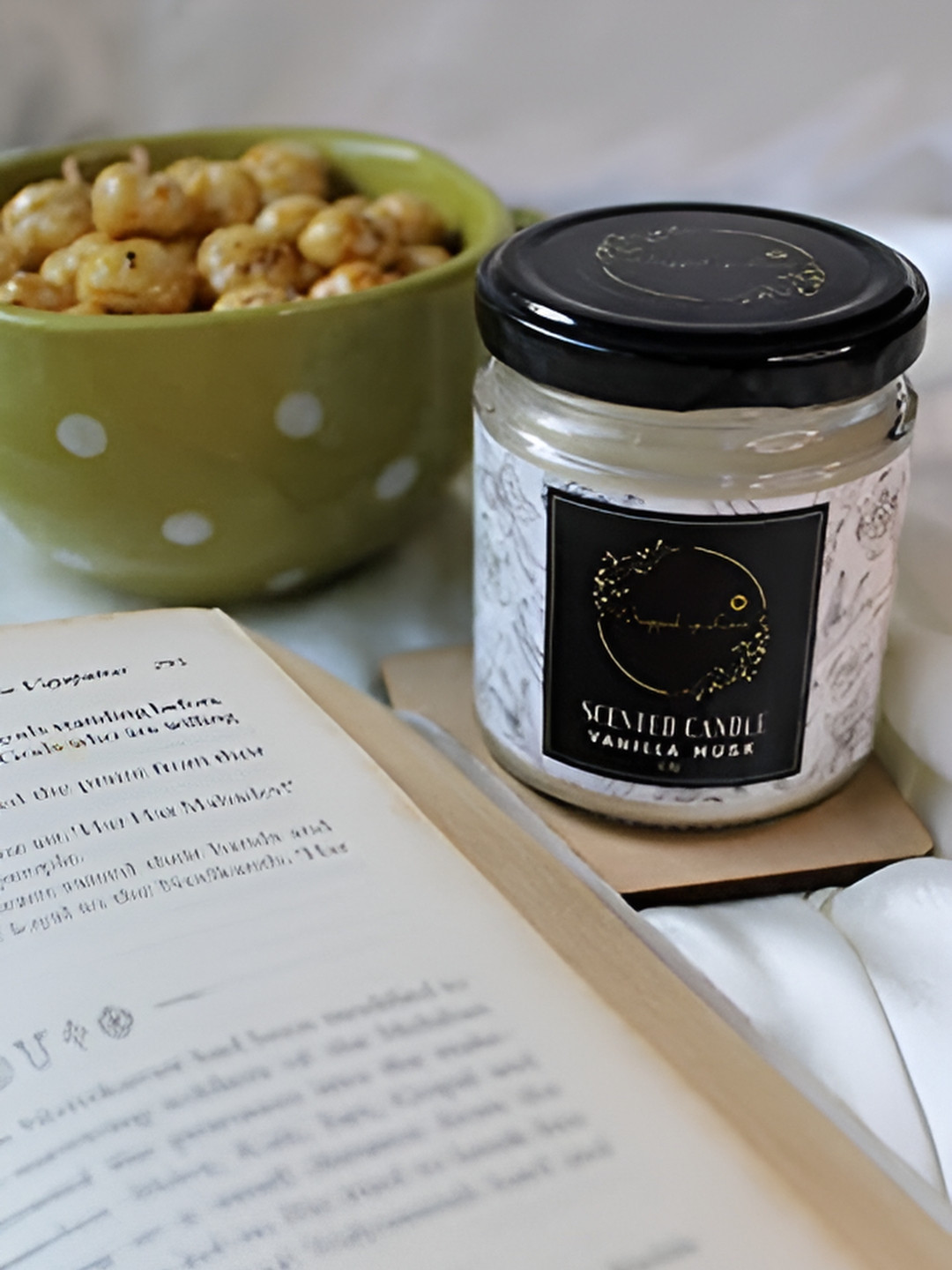 Wrapped up Love Scented 1 Wick Vanilla Musk Solid Geometric Regular Jar Candles