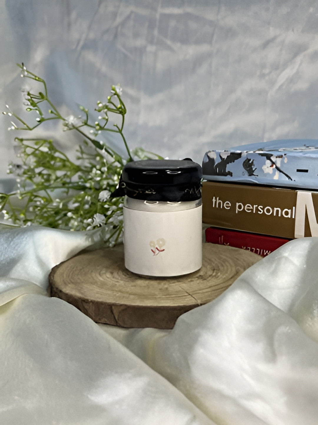 Wrapped up Love White Mini Scented 1 Wick Vanilla Musk Solid Geometric Regular Jar Candles