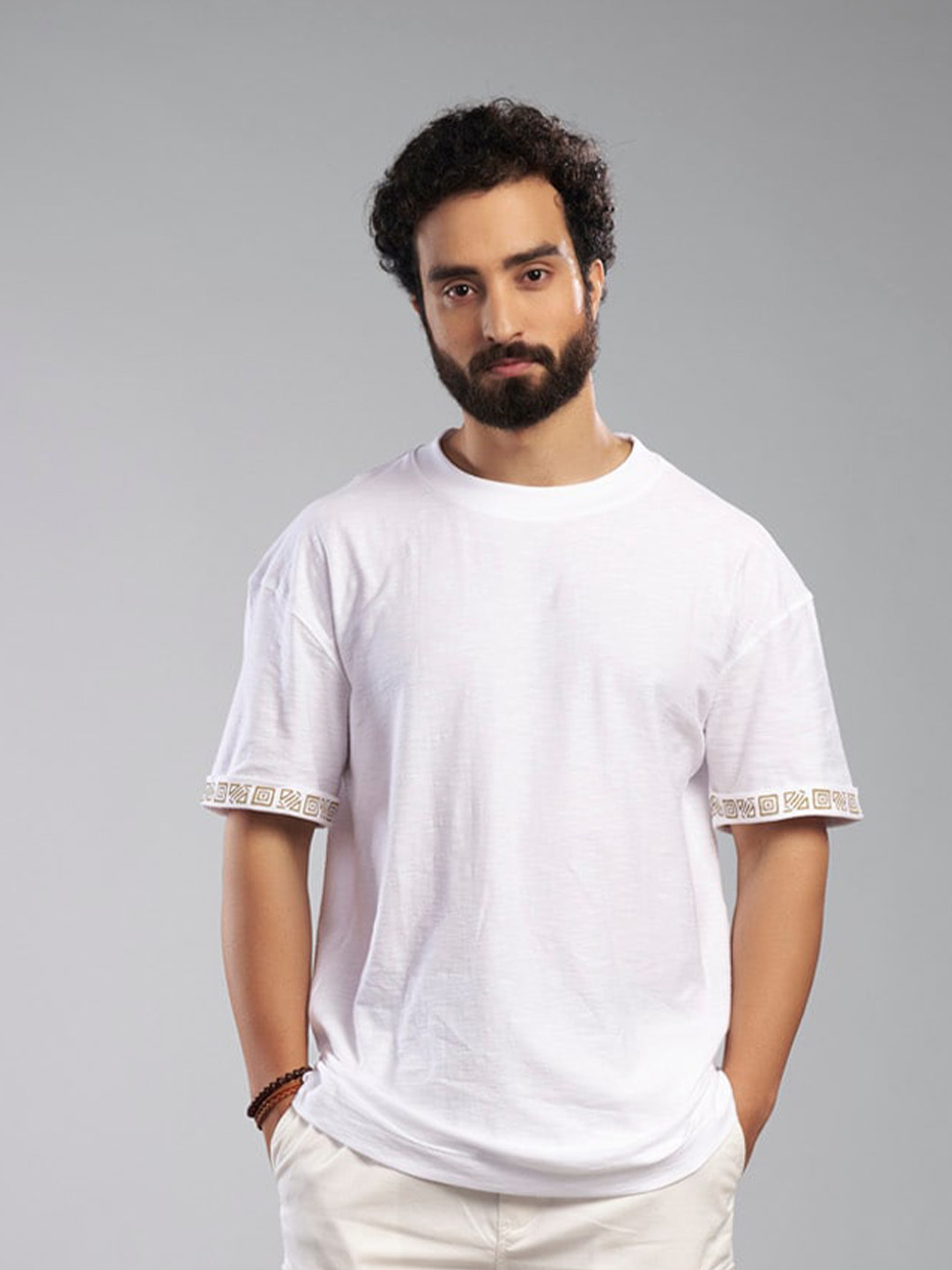 KINGDOM OF WHITE Round Neck Drop-Shoulder Sleeves Cotton T-shirt