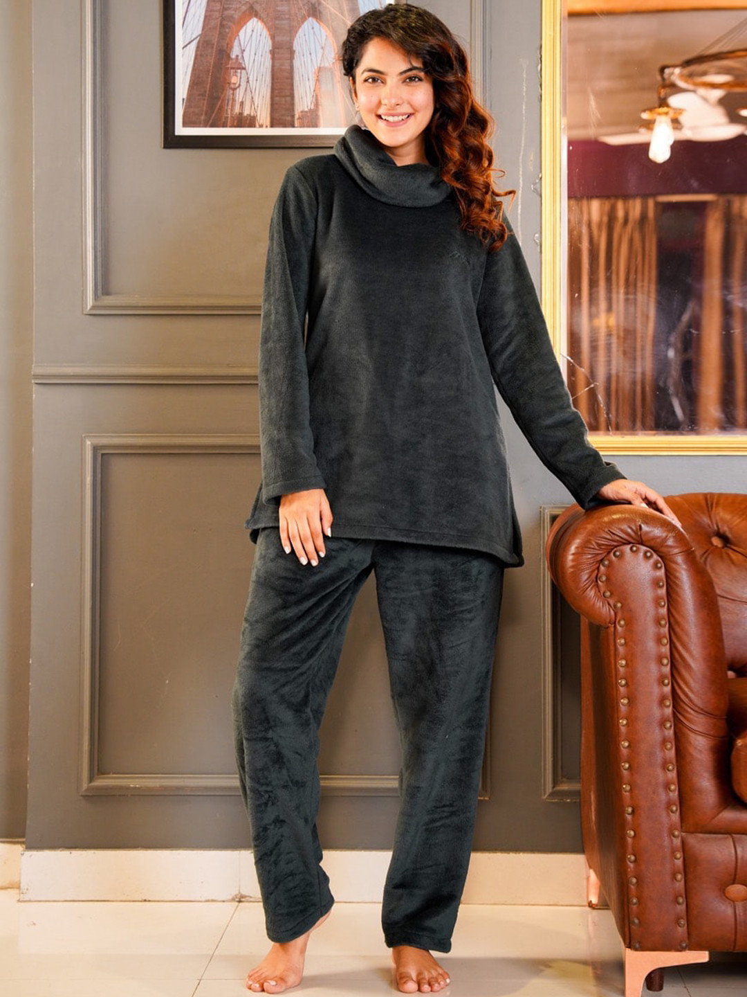 FEATHERS CLOSET High Neck Night Suit