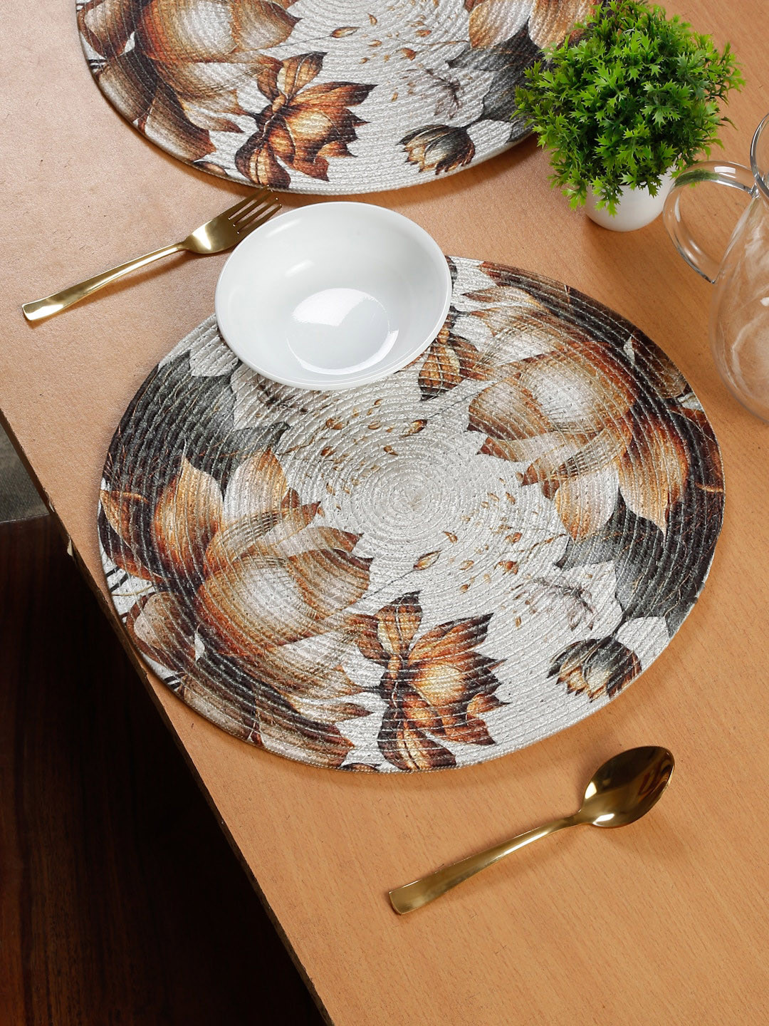SOKNACK 4 Pcs Brown & Off White Digital Printed Round Table Placemats