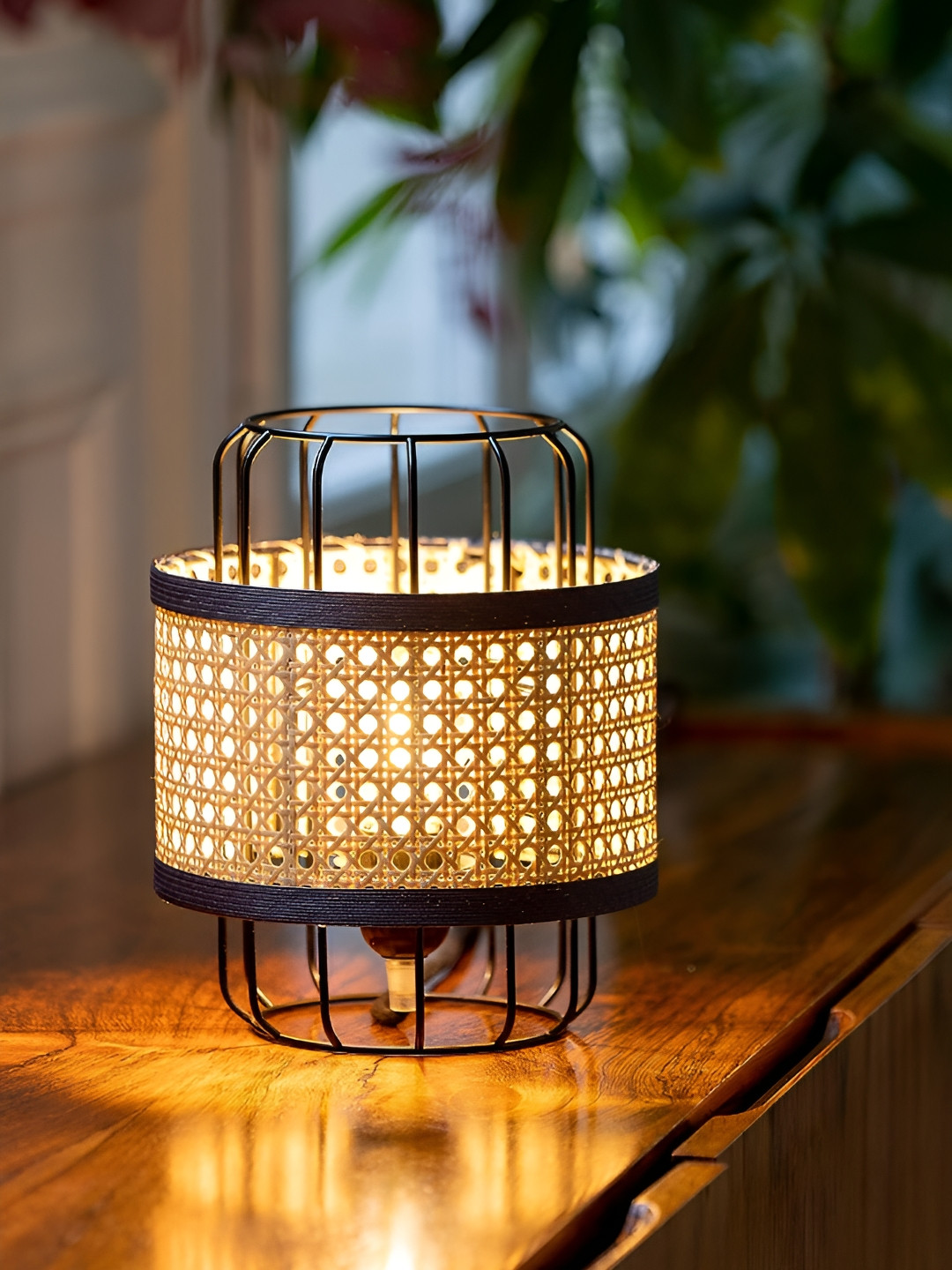 akway Black & Beige Textured Cylindrical Shaped Rattan Cane Webbing Table Lamp