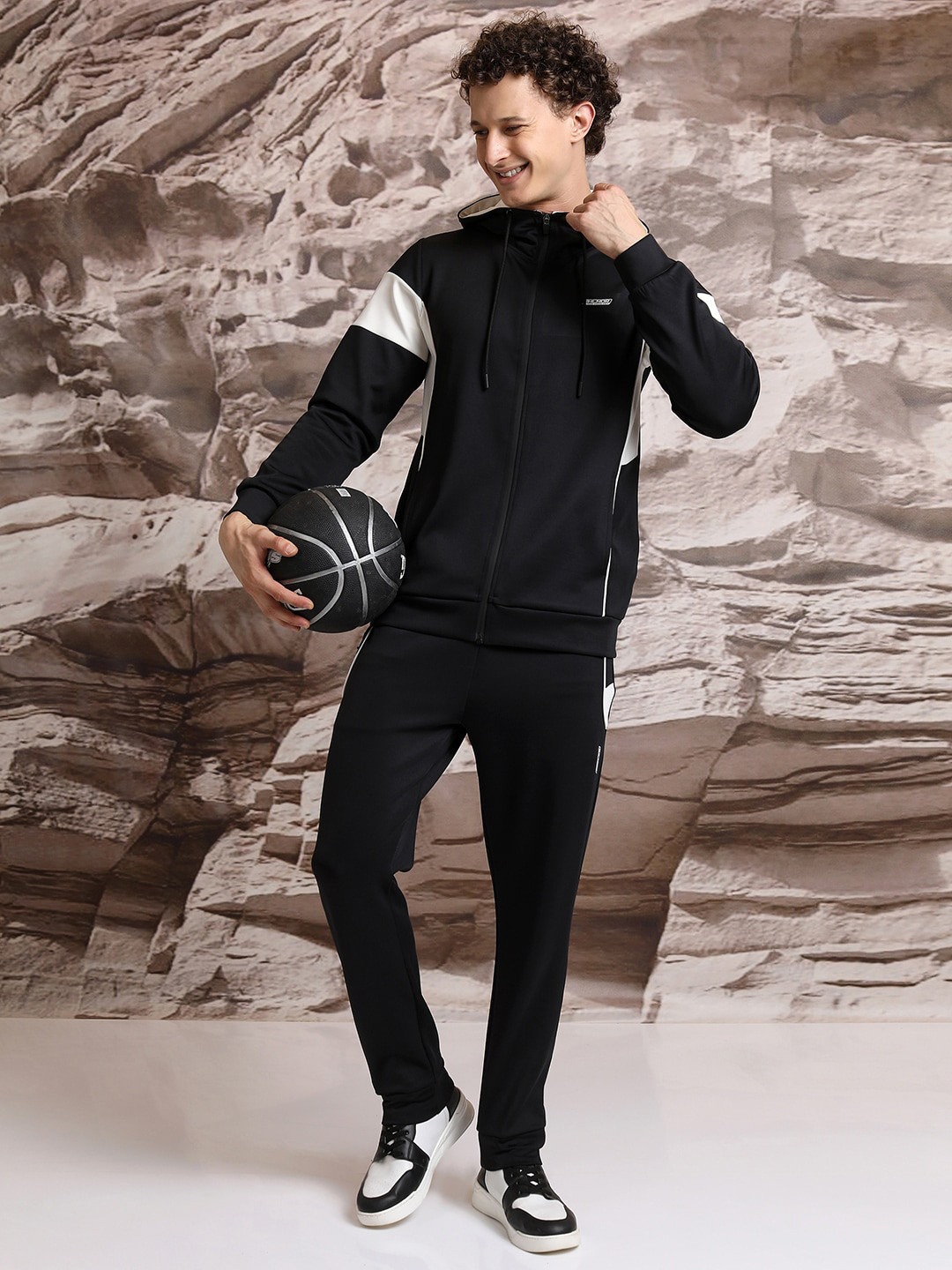 HIGHLANDER Hooded Regular Fit High Neck Sweatshirt With Trousers