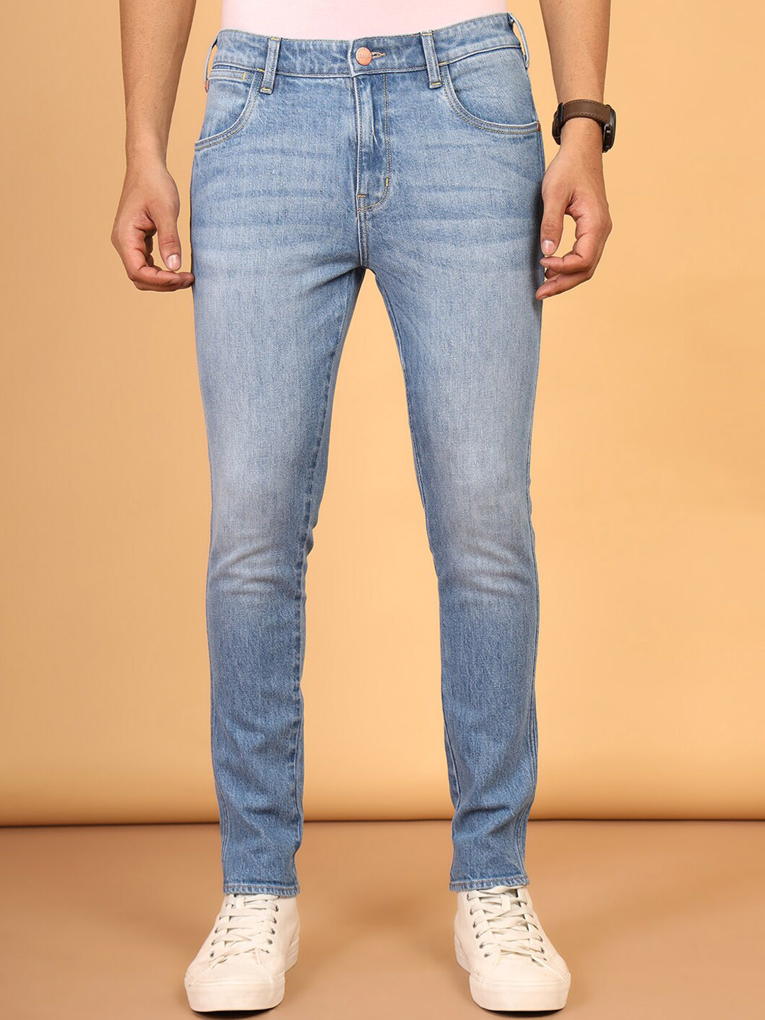 Wrangler Men Comfort Fit Low-Rise Stretchable Light Fade Jeans