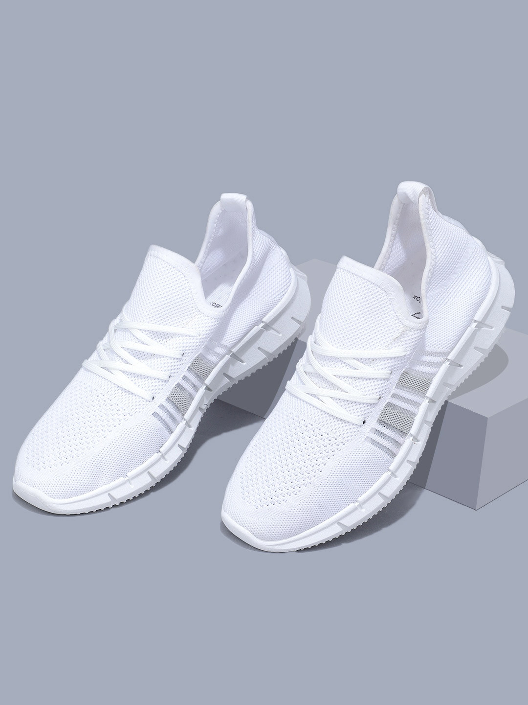 RapidBox Men Textured Mesh Sneakers