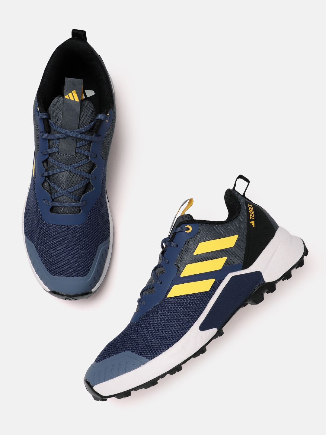 Sports shoes for trekking best sale