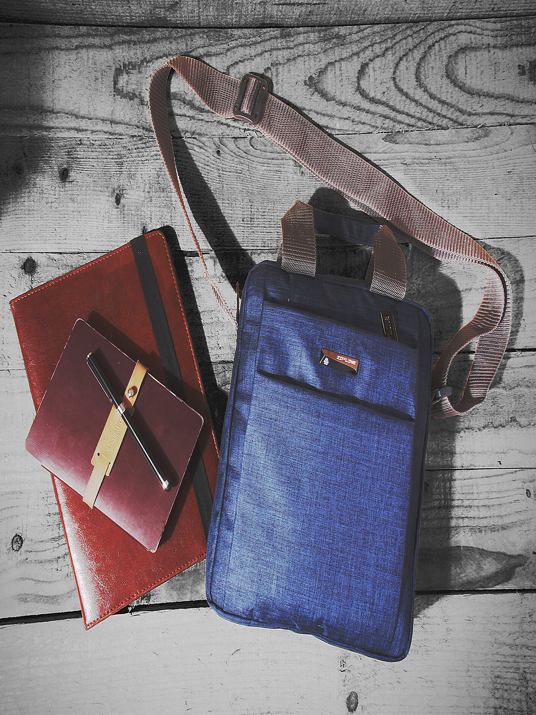 ZIPLINE Unisex Textured Messenger Bag