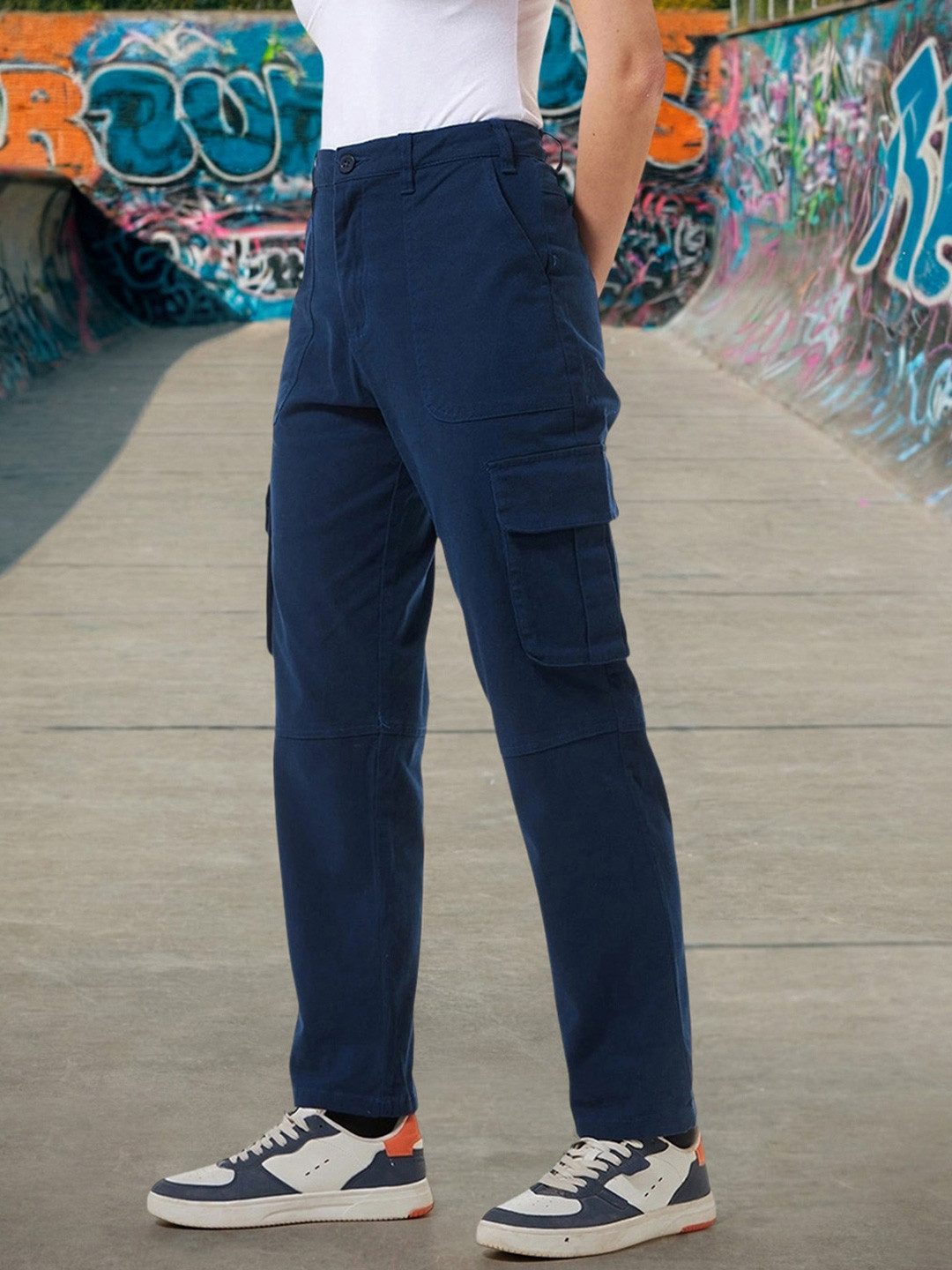 Bewakoof Women Straight Cargo Regular Fit Pants
