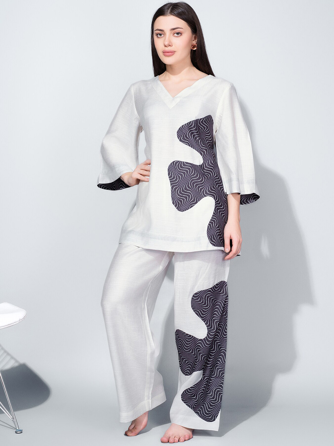 Bannos Swagger White & Black V-Neck Printed Aplique Detailing Night Suit
