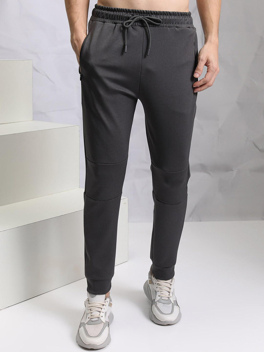 HIGHLANDER Men Grey Mid-Rise Slim Fit Jogger