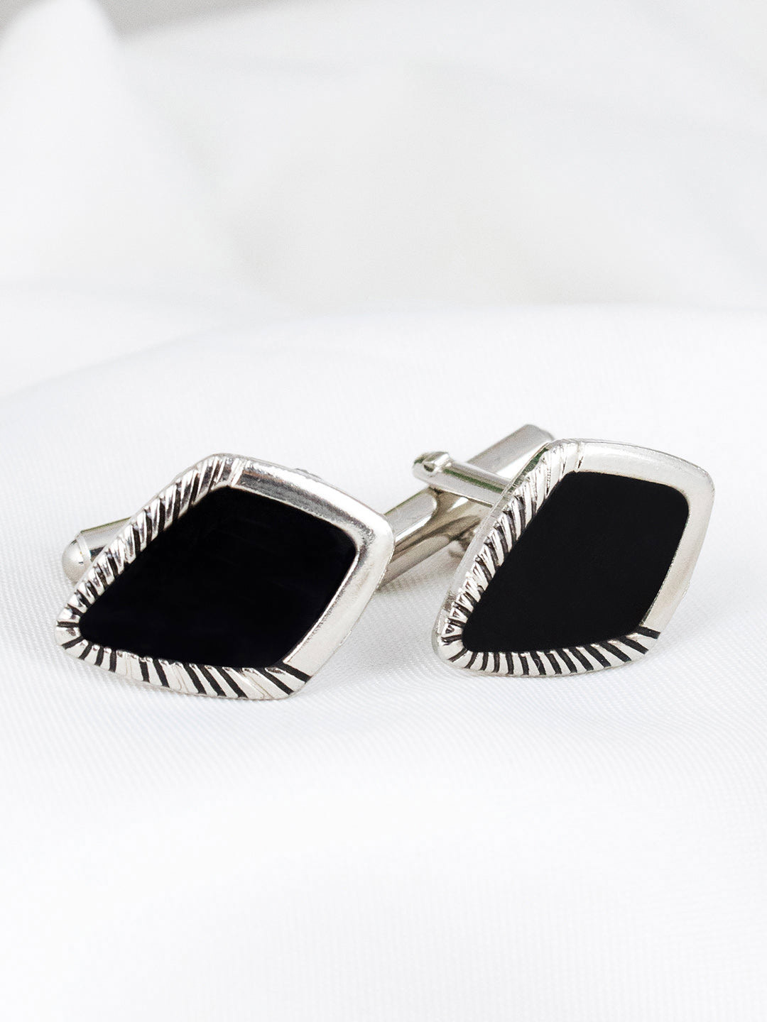 Kavove Exquisite Enamel Cufflink