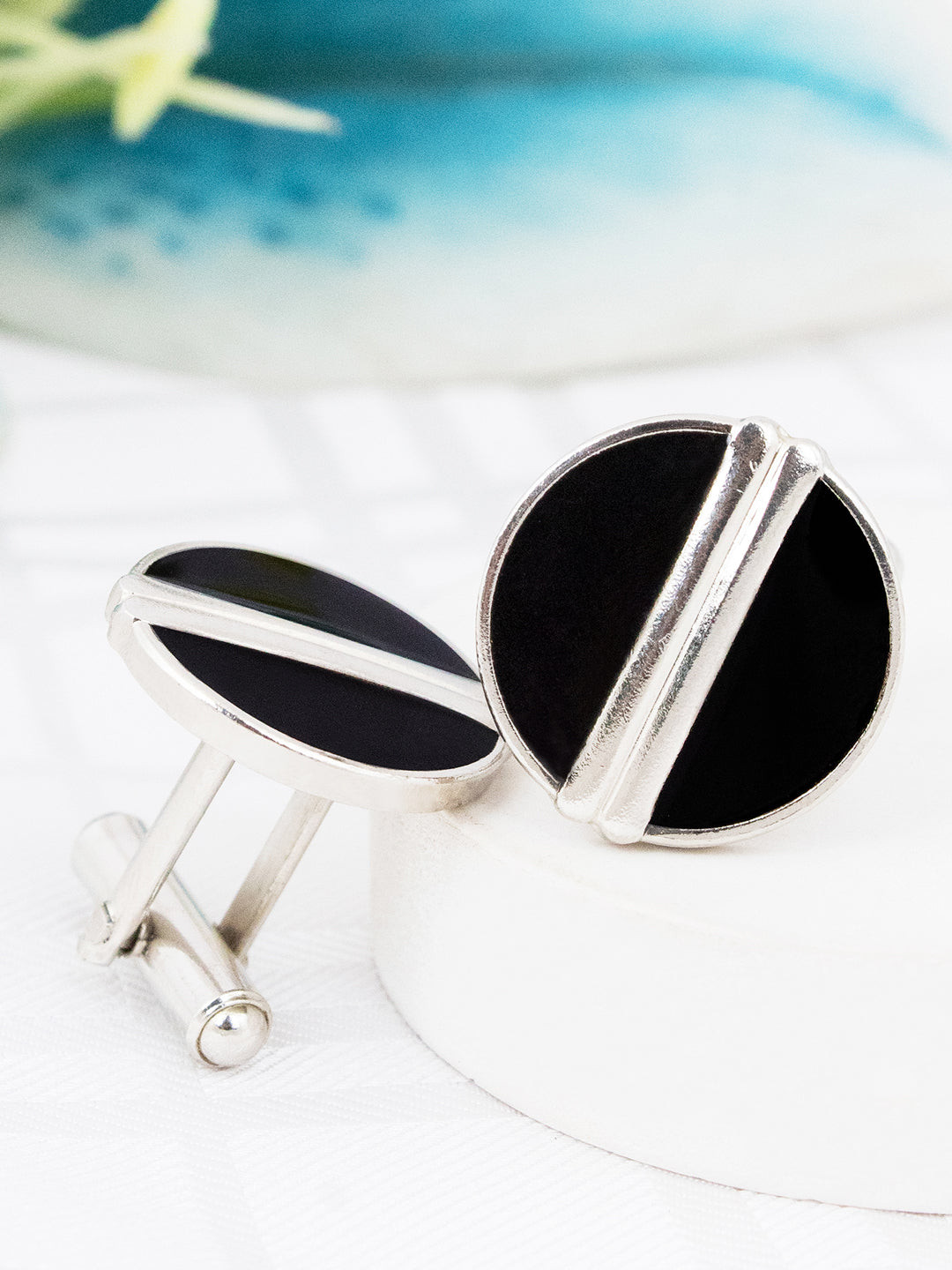 Kavove Round Shaped Cufflink