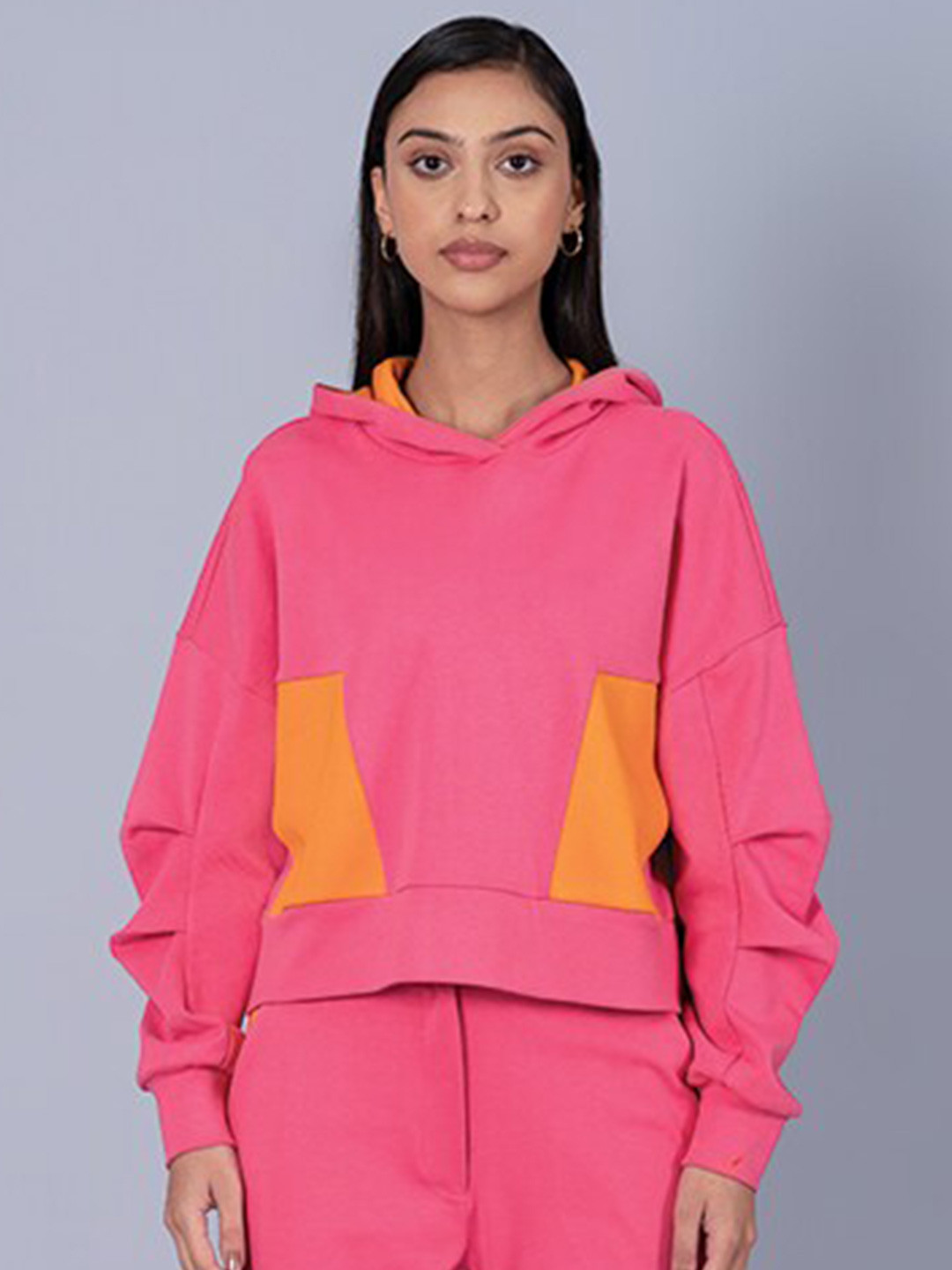 Muvazo Colourblocked Hooded Drop-Shoulder Sleeves Styled Back Pullover Sweatshirt