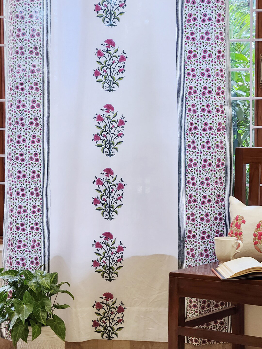 DESIGN GAATHA Off White & Green Cotton Floral Door Curtain