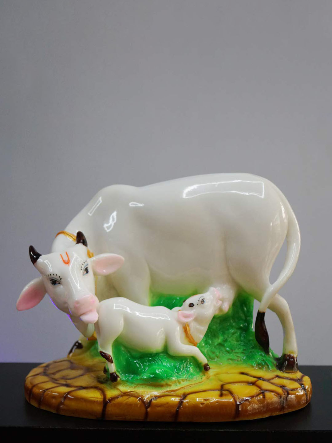 SANKALAN CREATIONS Cow with Calf White Polyresin Glossy Living Room Small Showpiece - 6.3 Inches