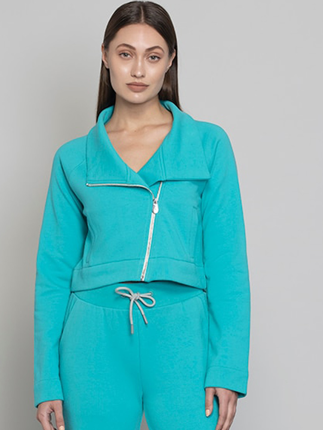 Muvazo Spread Collar Crop Open Front Jacket