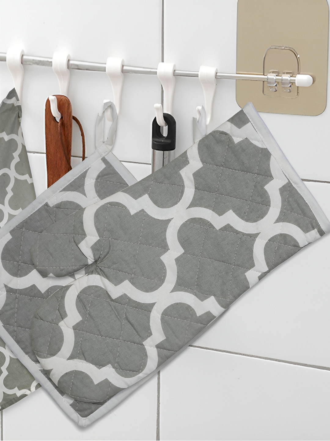 Texstylers Grey 4 Pieces Printed Cotton Towels With Gloves & Pot Holder