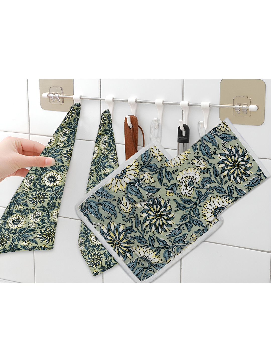 Texstylers Grey & Green 4 Pieces Printed Cotton Tea Towels With Gloves & Pot Holder